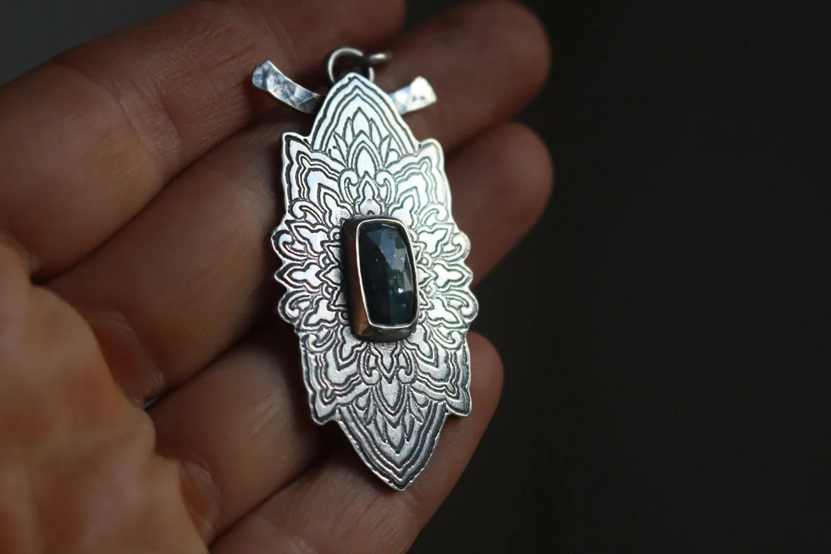 Estrella azul, collar mandala estrella en plata y cianita