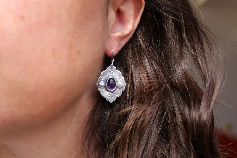 Estrella de la tarde, aretes arquitectura morisca en plata y amatista