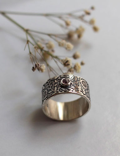 Eternidad, anillo granada en plata y diamante