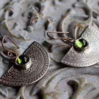 Eterno, aretes arabesco vegetal en plata y peridoto