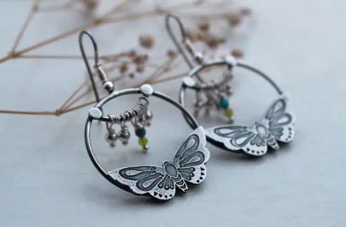 Farandole, aretes mariposa en plata, ágata amarilla, ágata verde y amazonita