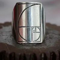 Fibonacci, anillo secuencia matemática en plata