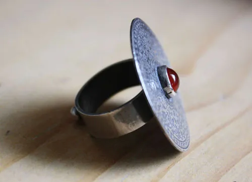 Filis, anillo de mitología griega en plata y cornalina