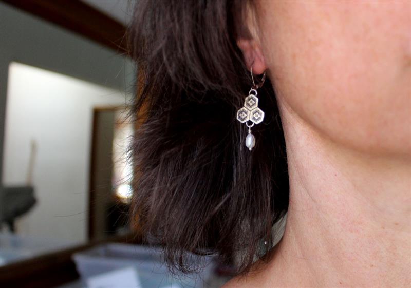 Flor de castaña de agua, aretes japoneses en plata y perla
