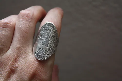 Flor de la sabiduría, anillo cachemira gota india en plata
