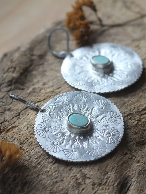 Flor de Turquesa, aretes mandala en plata y howlita