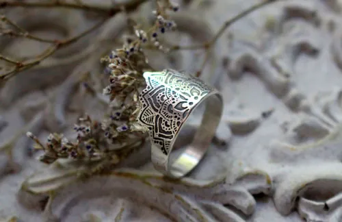 Flor del alma, anillo mandala floral en plata