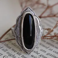 Flor del viento, anillo nube en plata y ónix