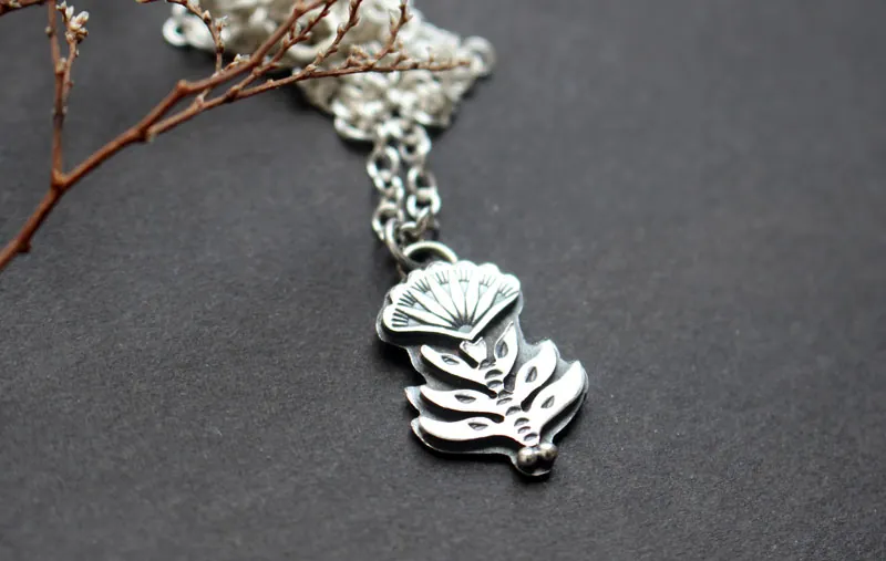Florecer, collar flor de scaevola en plata