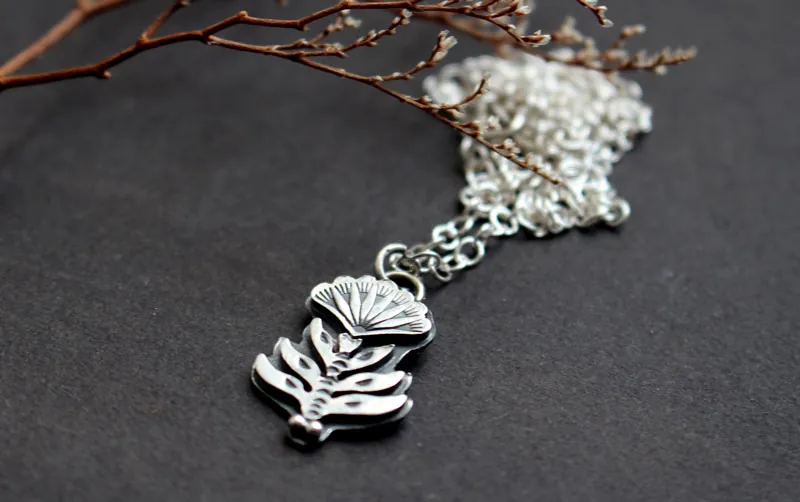 Florecer, collar flor de scaevola en plata