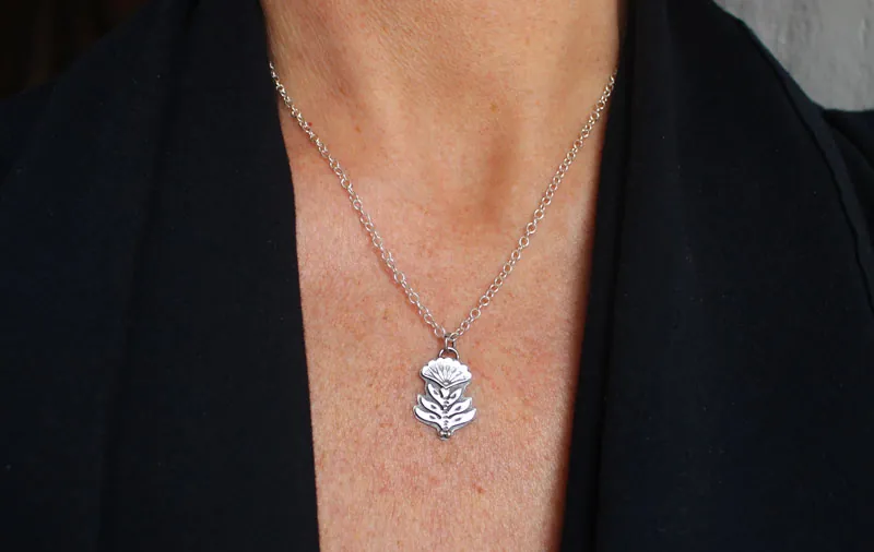 Florecer, collar flor de scaevola en plata