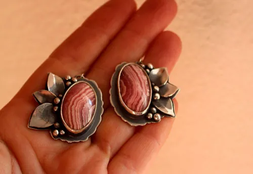 Florecimiento, aretes flores en plata y rodocrosita