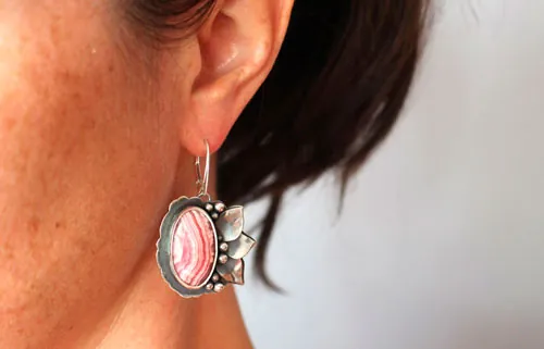 Florecimiento, aretes flores en plata y rodocrosita