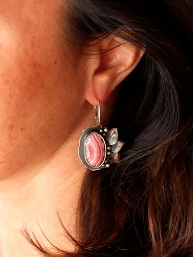 Florecimiento, aretes flores en plata y rodocrosita