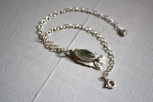 Flores de primavera, pulsera botánica en plata y prehnita