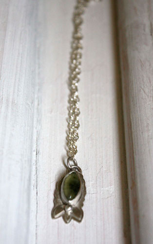 Flores de primavera, pulsera botánica en plata y prehnita