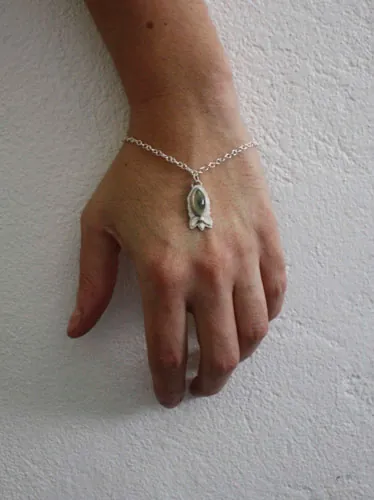 Flores de primavera, pulsera botánica en plata y prehnita