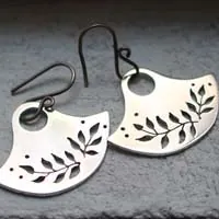 Floria, aretes botánicos tribales en plata