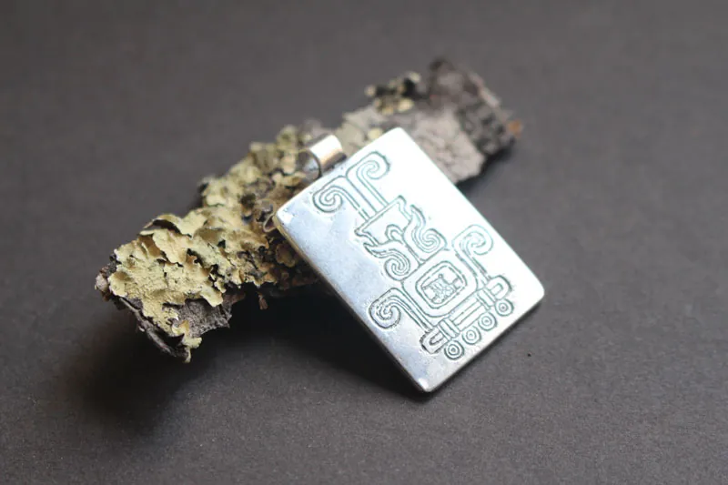 Fuego sagrado, collar glifo azteca mexicano en plata