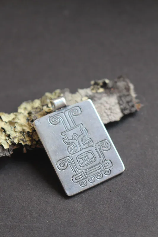 Fuego sagrado, collar glifo azteca mexicano en plata