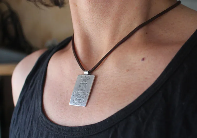 Fuego sagrado, collar glifo azteca mexicano en plata