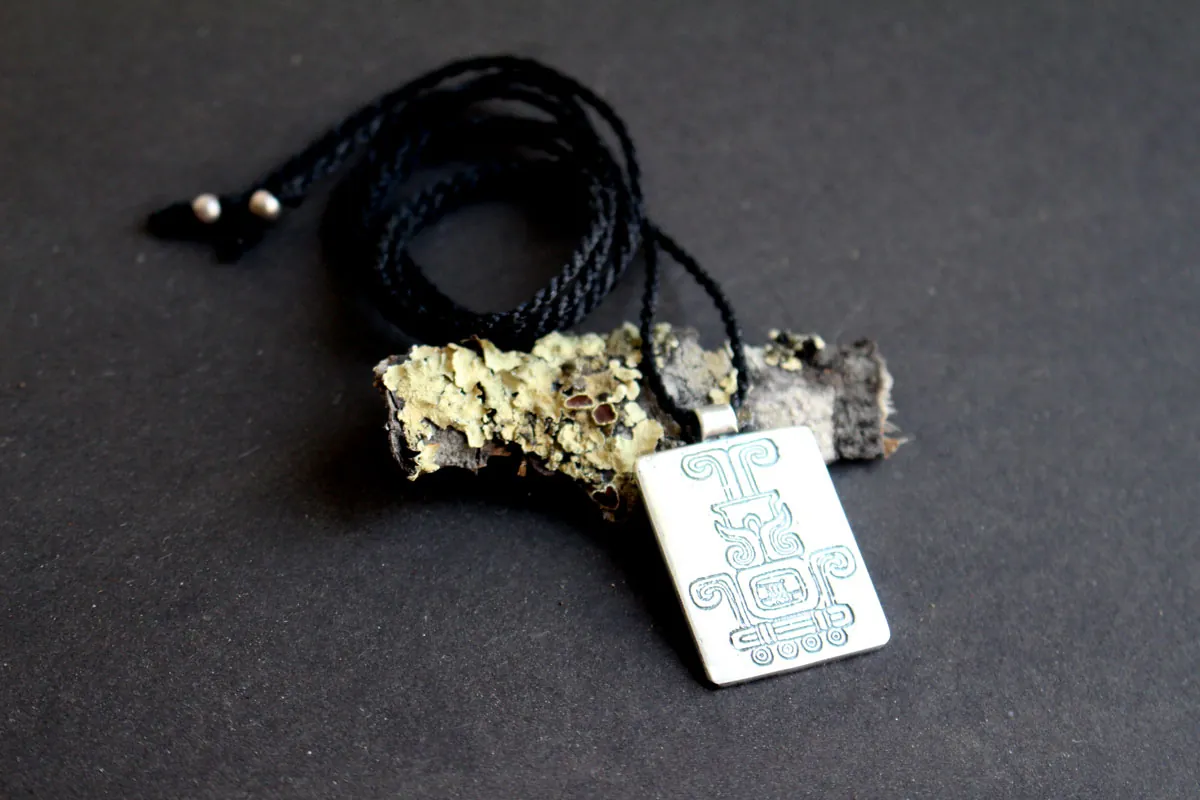 Fuego sagrado, collar glifo azteca mexicano en plata