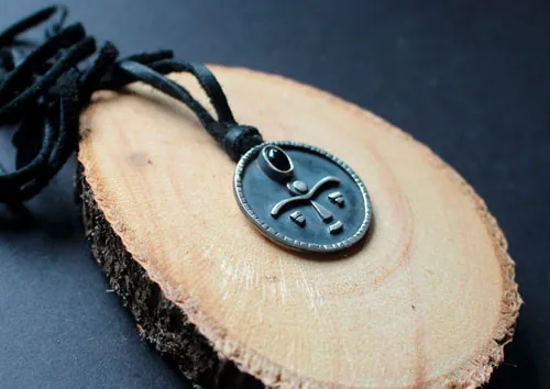 Gaia, collar máscara africana tribal en plata y ónix