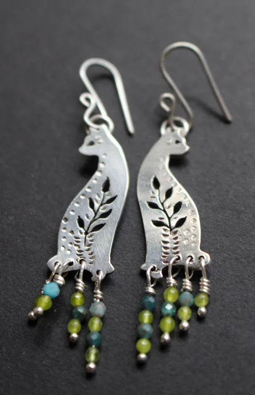 Gato del bosque, aretes guardián de la naturaleza en plata, ágata azul y ágata verde