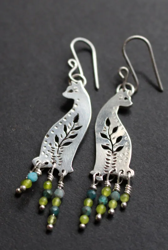 Gato del bosque, aretes guardián de la naturaleza en plata, ágata azul y ágata verde