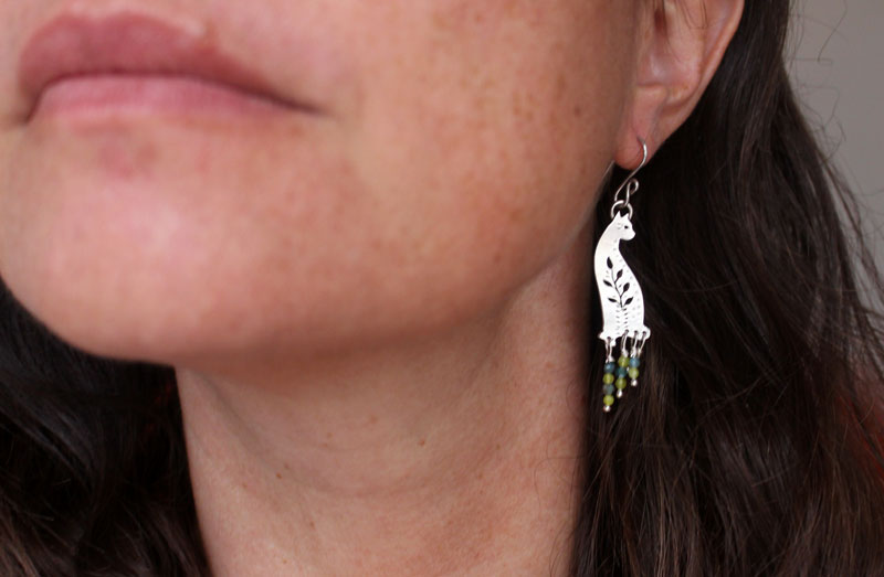 Gato del bosque, aretes guardián de la naturaleza en plata, ágata azul y ágata verde