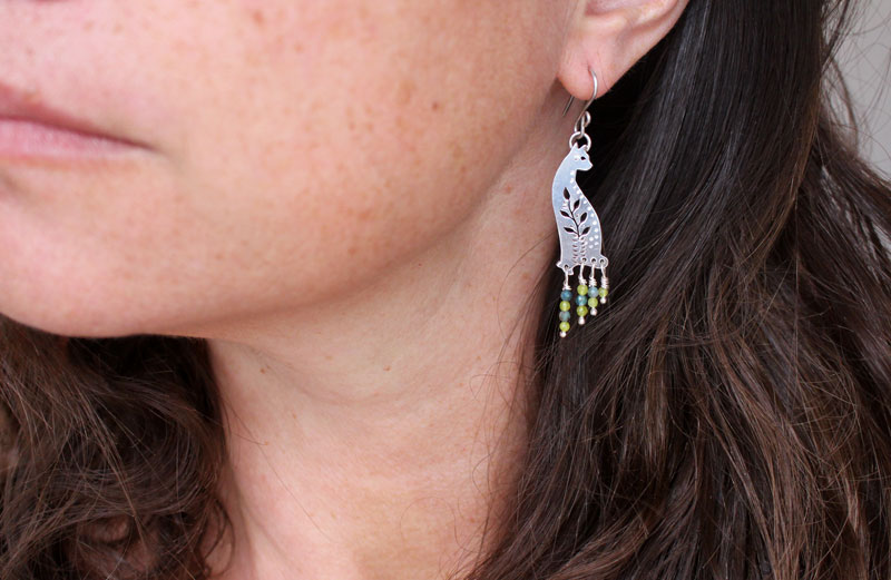 Gato del bosque, aretes guardián de la naturaleza en plata, ágata azul y ágata verde