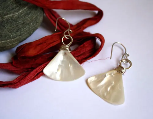 Geisha, aretes abanicos japoneses en plata y nácar
