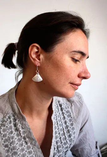 Geisha, aretes abanicos japoneses en plata y nácar