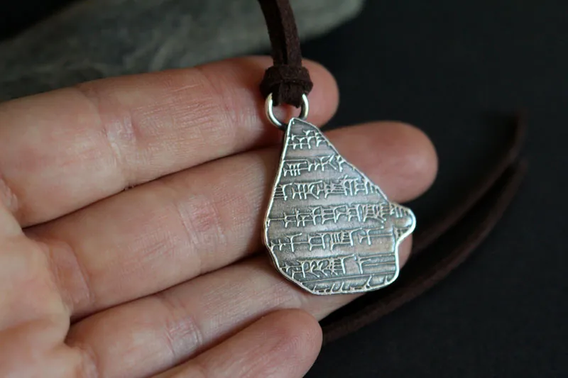 Gilgamesh, collar tablilla cuneiforme mesopotámica en plata
