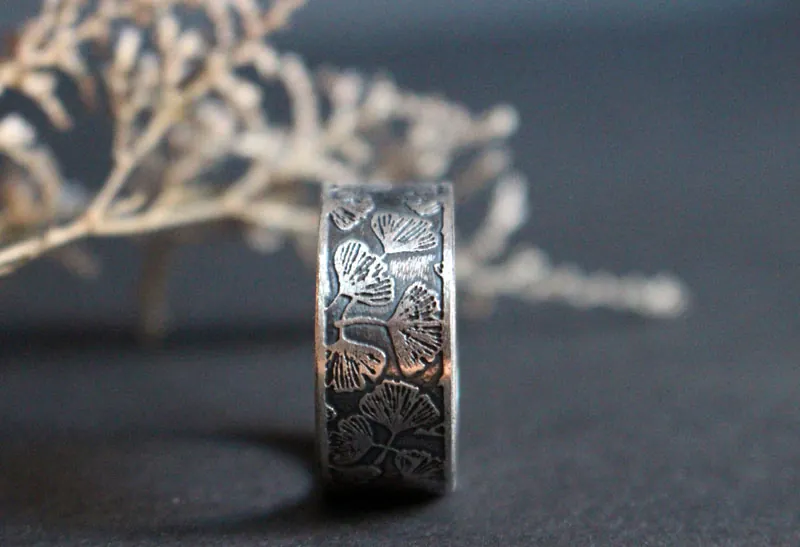 Ginkgo, anillo de hojas japonesas en plata