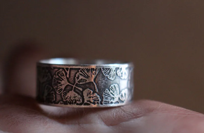 Ginkgo, anillo de hojas japonesas en plata