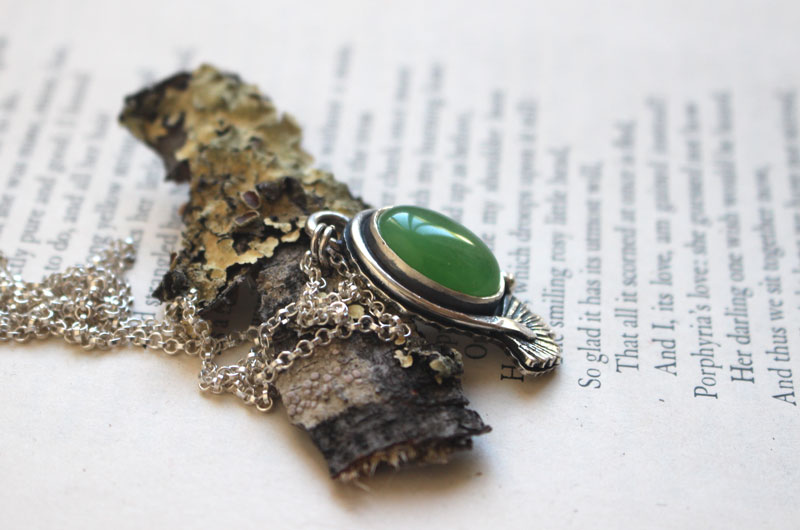 Ginkgo verde, collar de hoja en plata y ágata verde