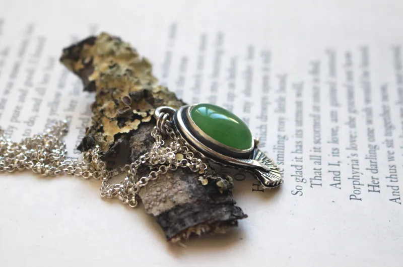 Ginkgo verde, collar de hoja en plata y ágata verde