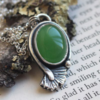 Ginkgo verde, collar de hoja en plata y ágata verde