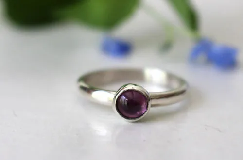 Glicina, anillo flor en plata y alejandrita morada