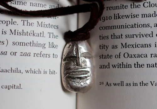 Gólem, collar cabeza de criatura fantástica en plata