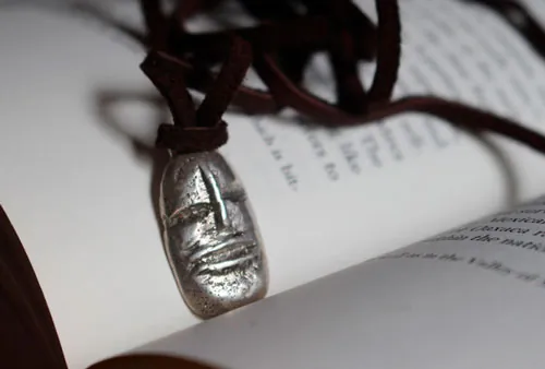 Gólem, collar cabeza de criatura fantástica en plata