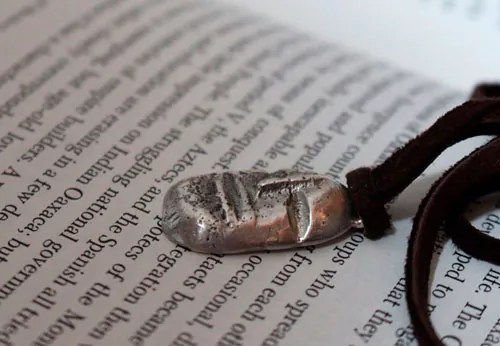 Gólem, collar cabeza de criatura fantástica en plata