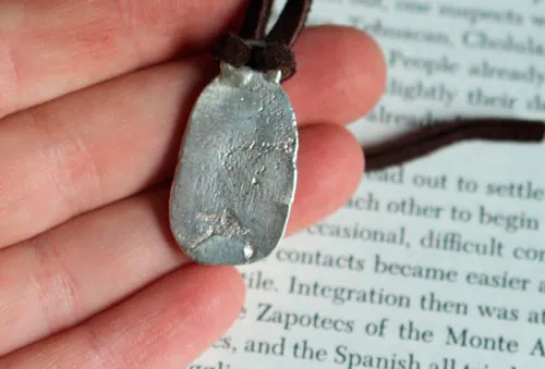 Gólem, collar cabeza de criatura fantástica en plata