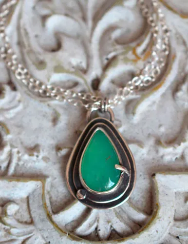 Gota de crisoprasa, collar romántico en plata y crisoprasa