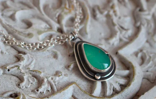 Gota de crisoprasa, collar romántico en plata y crisoprasa