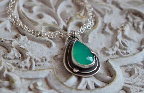 Gota de crisoprasa, collar romántico en plata y crisoprasa