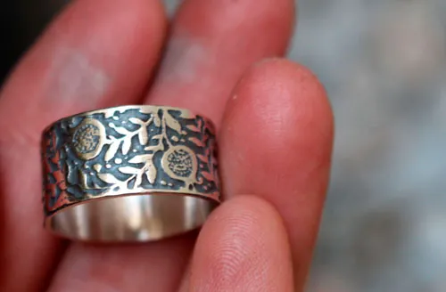 Granada, anillo fruto de abundancia en plata