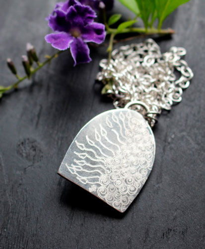 Guardián del bosque, collar puerta gótica en plata y ópalo