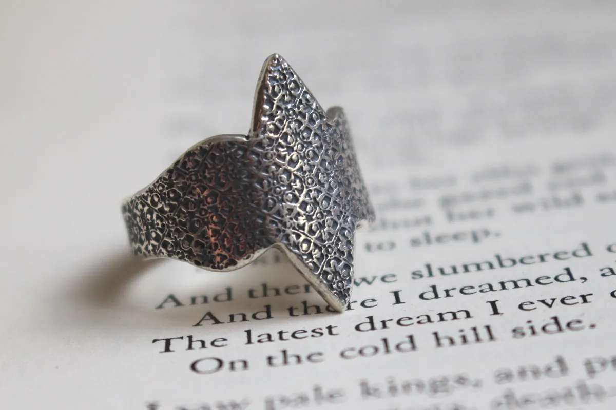 Guía, anillo mosaico en forma de marquesa en plata